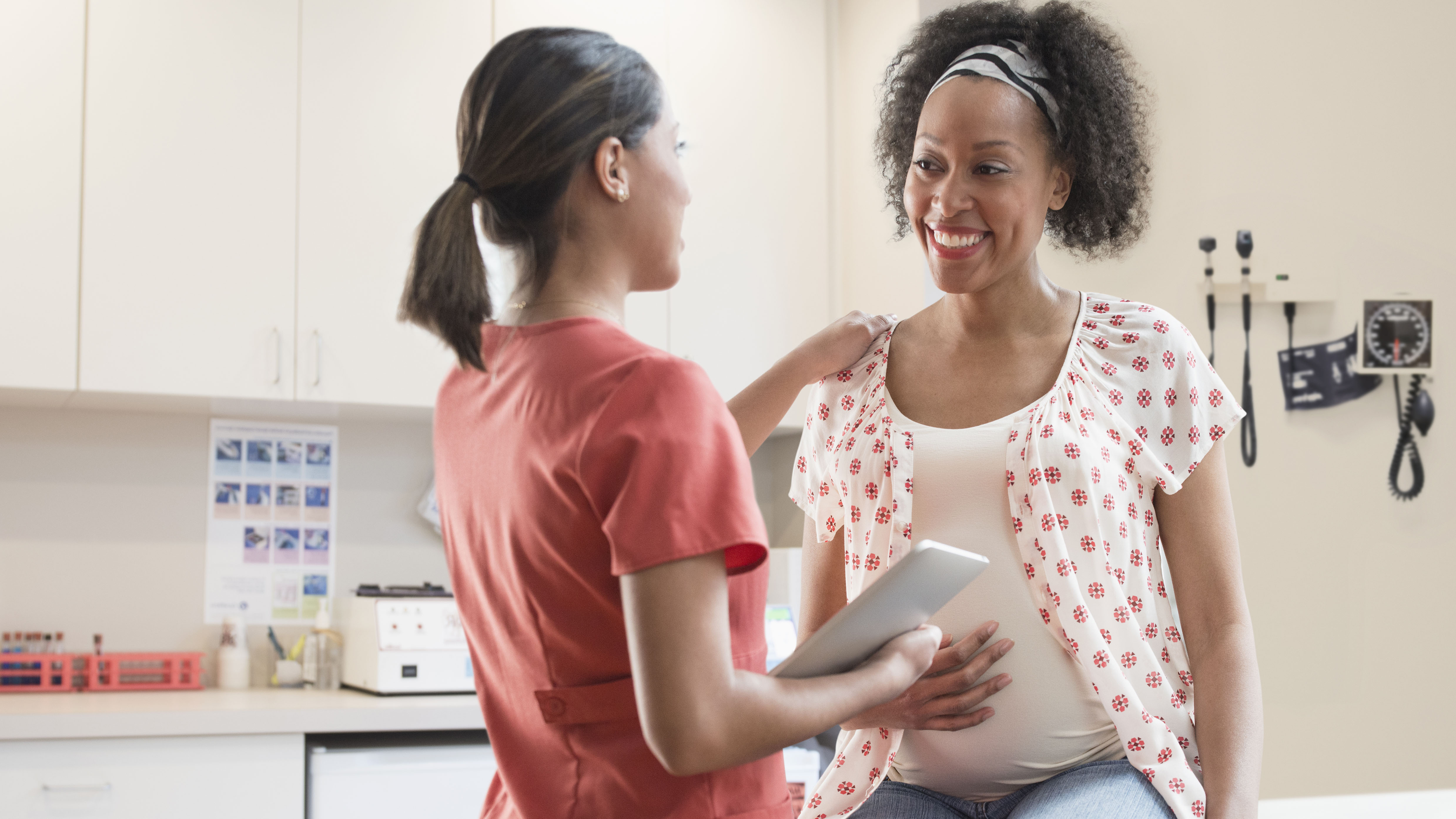 Nurse with a pregnant woman