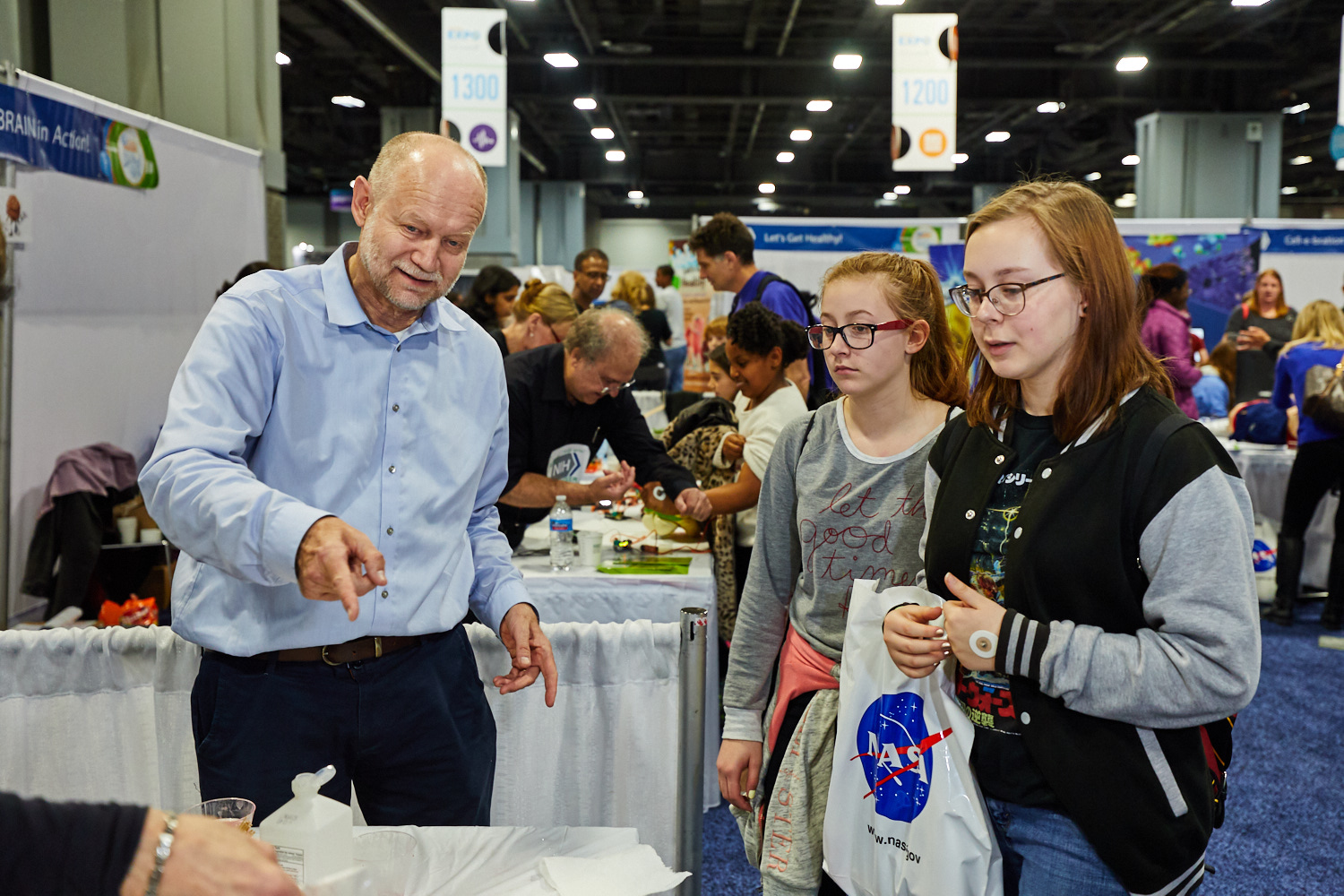 Max Muenke volunteers at the USA Science and Engineering Festival